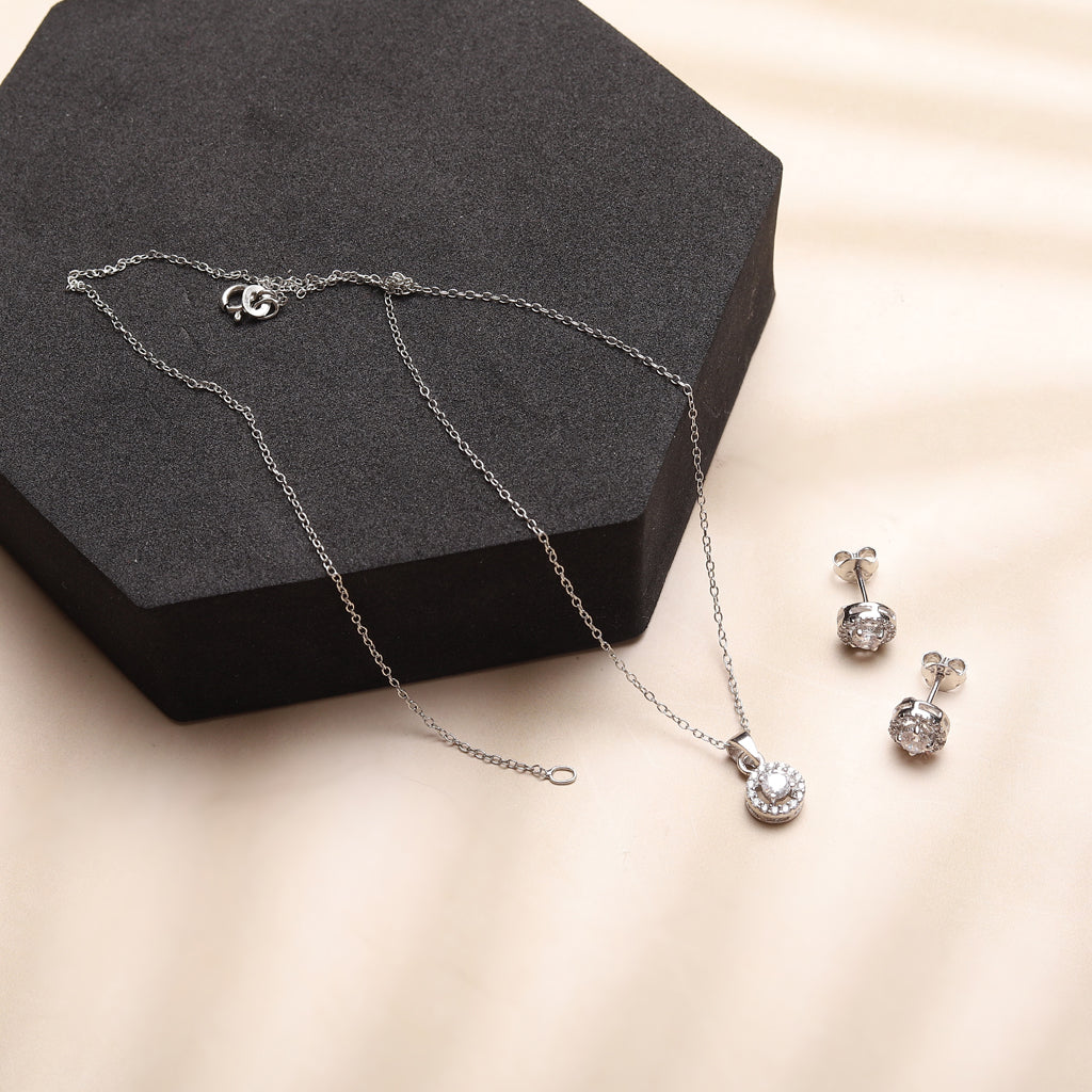 Aarvi Silver Pendant Set –